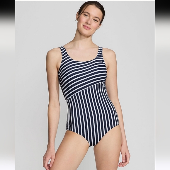 Lands' End Women's Chlorine Resistant Soft Cup Tugless Sporty One Piece Swimsuit - Picture 2 of 10